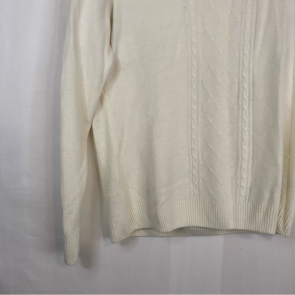 CAROLYN TAYLOR Off White Cream Turtleneck Sweater 100% Acrylic Size Medium - Picture 3 of 10